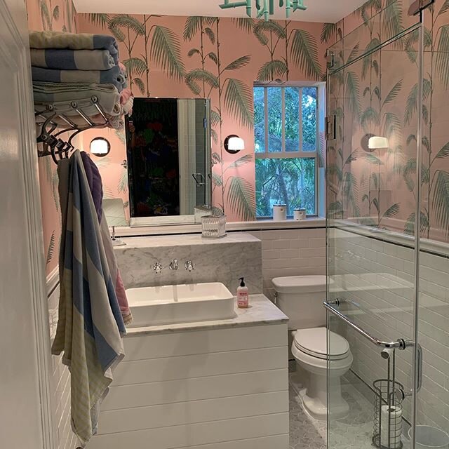 On to another small victory. Almost finished with the kids bathroom. We removed the old cast iron bathtub and made it a shower. New wallpaper (that I installed myself 💪) new sink and wall sconces. Andy seems to be over that the walls are pink now. ?