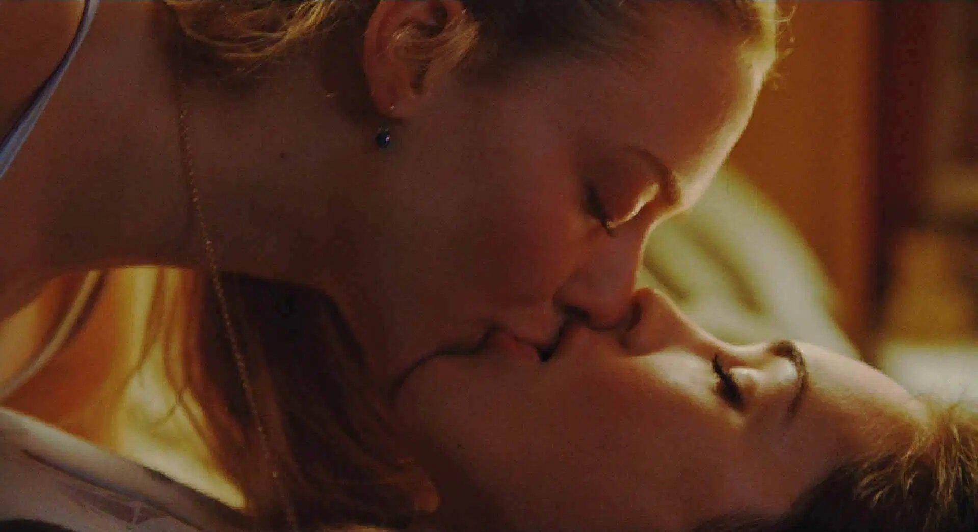 Lesbian scene jennifers body