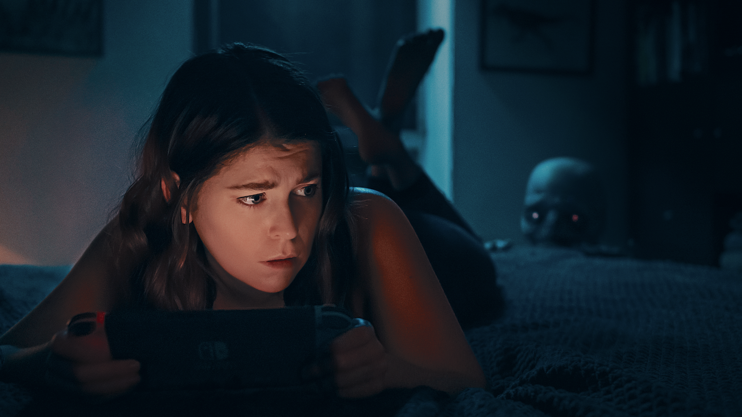 SXSW 2021 Short Films Review] Horror Shorts 'The Thing That Ate the Birds'  'A Tale Best Forgotten' and 'Don't Peek' Bring Surprises — Gayly Dreadful  -- Bursting out of your closet with