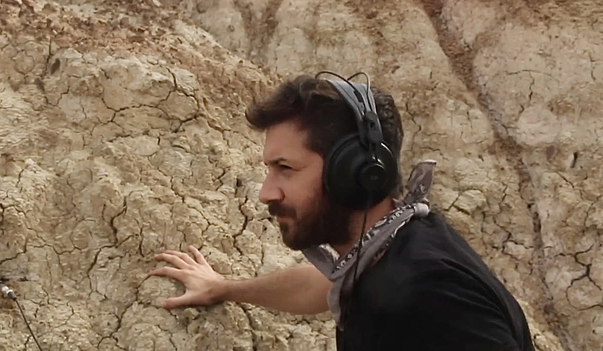 [Exclusive] What Did Robbie See? Exclusive Poster and Clip for Terrifying Found Footage Horror Film 'The Outwaters'!