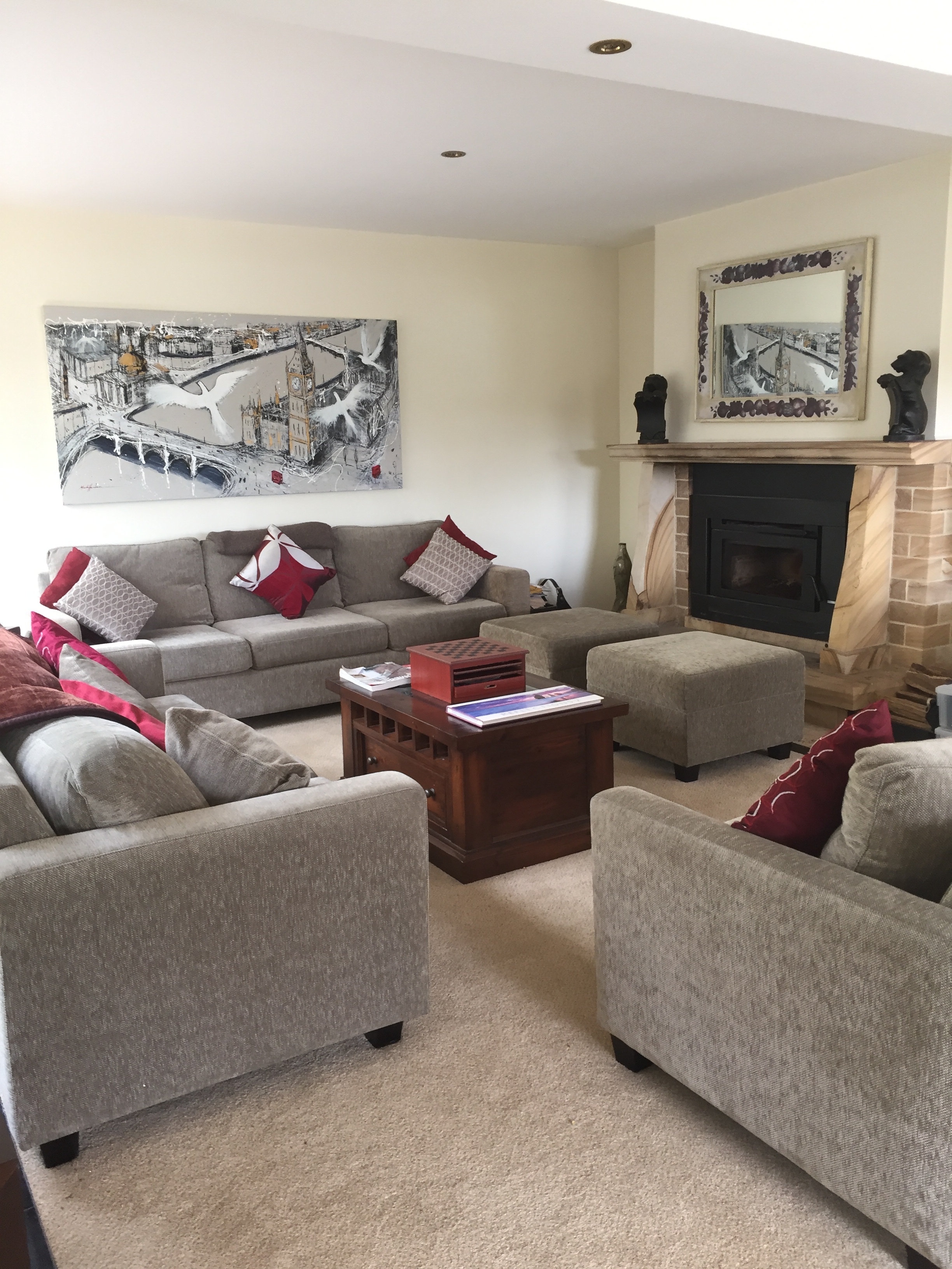 RELAX IN THE GUEST LOUNGE