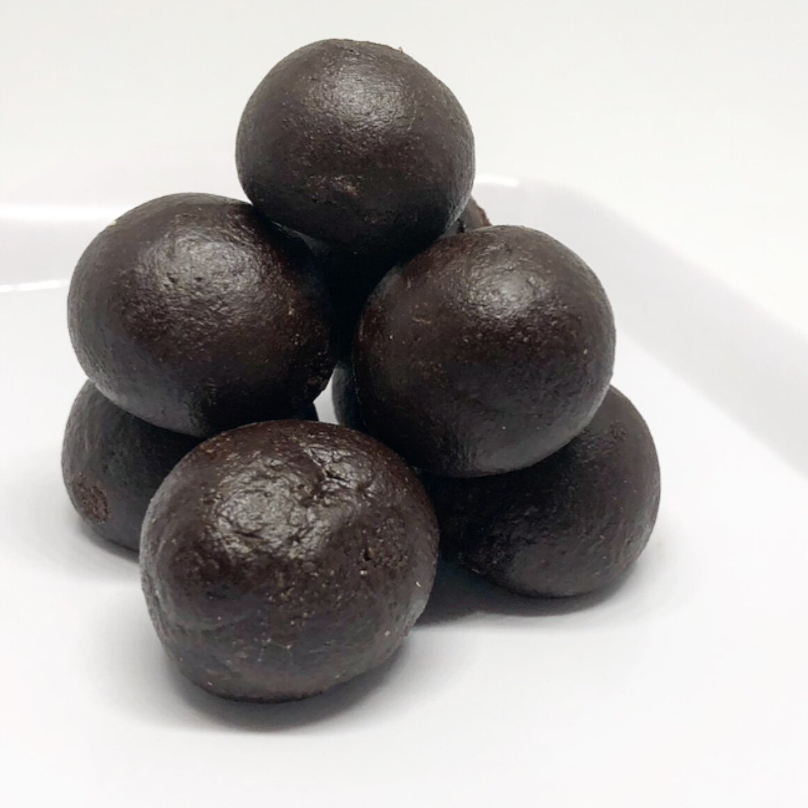 CHOCOLATE PROTEIN BALLS