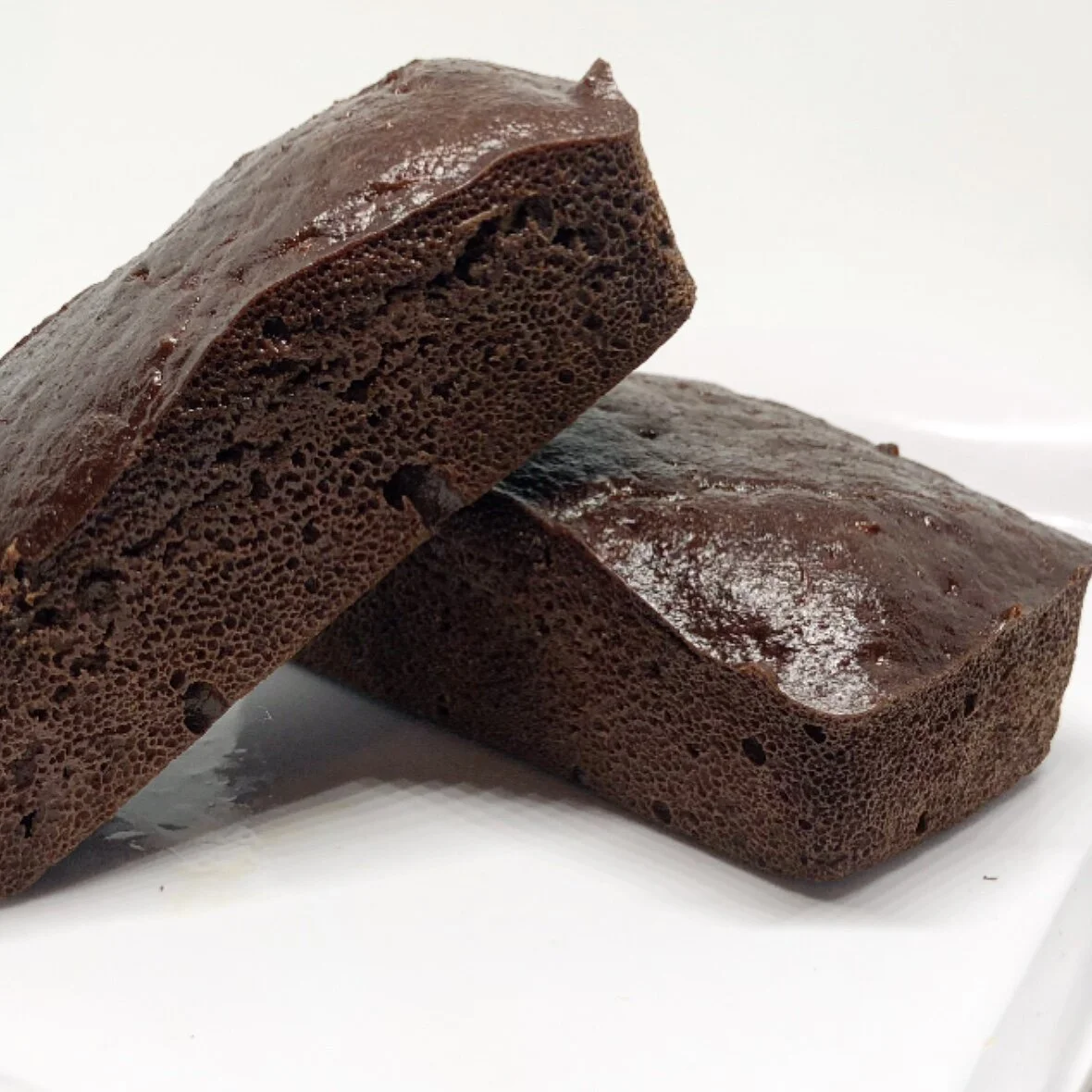 CHOCOLATE PROTEIN BROWNIES