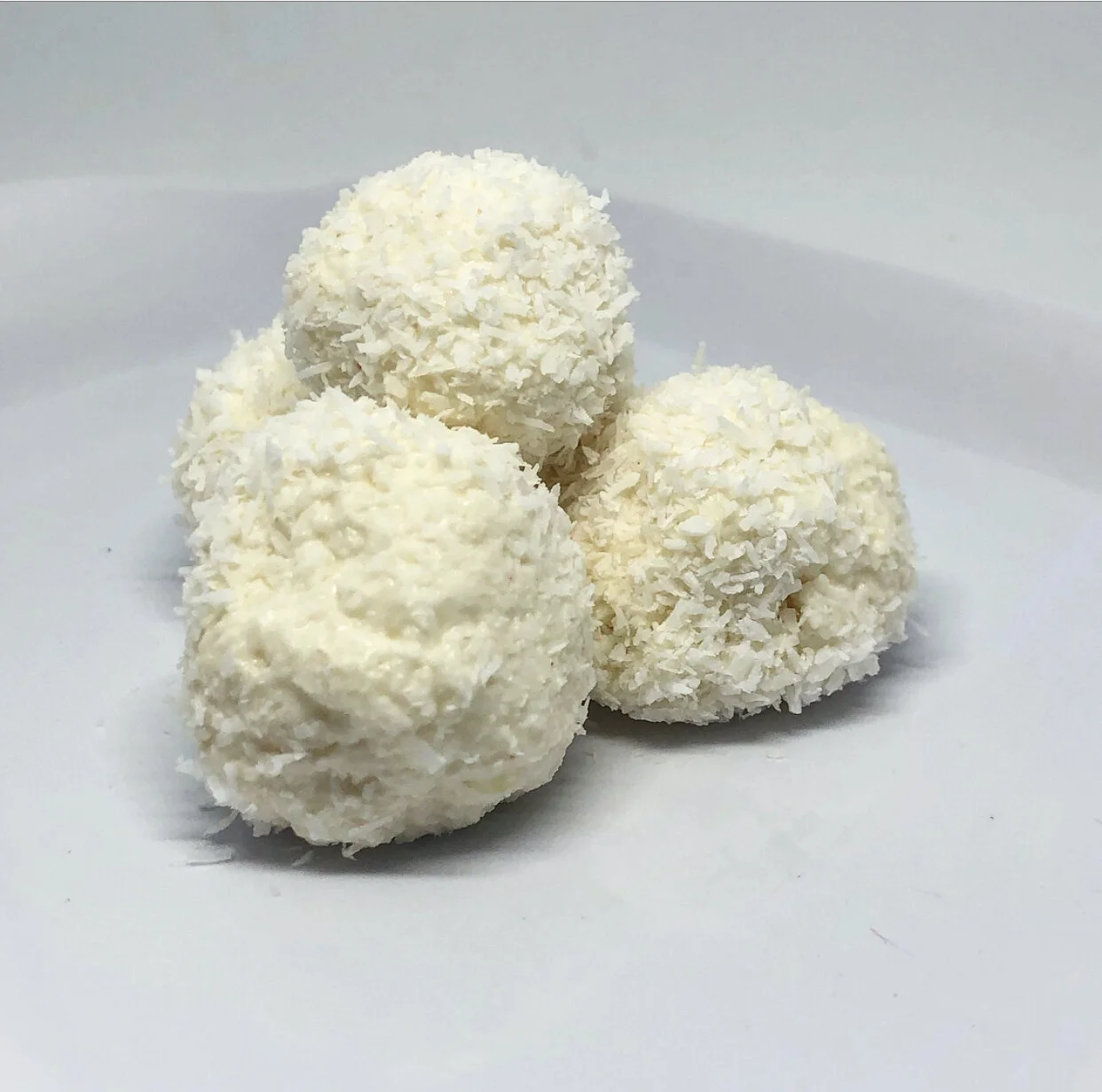 LEMON CHEESECAKE BALLS