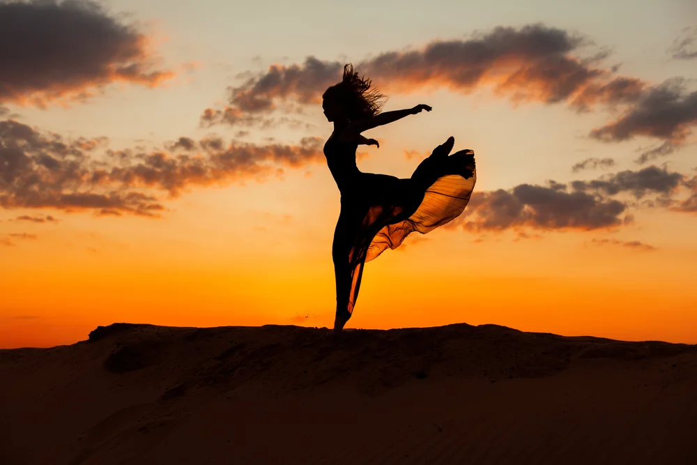 dance pose at sunset for pictures