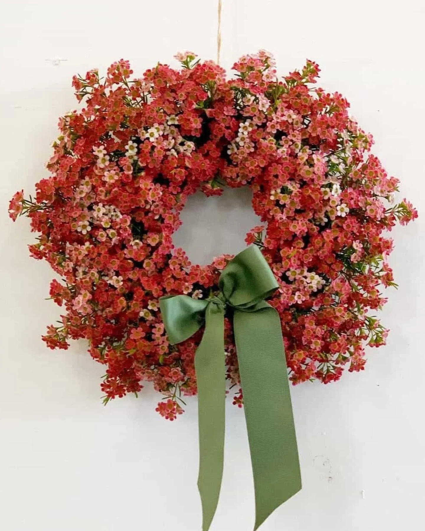 Follow the scents of florals and pine in the air this Thursday as @the.plantmarket pops up at @midtown.centre with our resident wreath maker @alomfloralstudio 🌲

The florist with the most-est will be bringing their beautiful florals to the market al