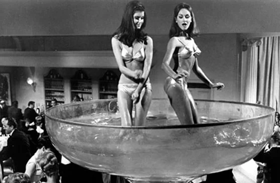 bikini-dancers-in-a-glass-11.jpg