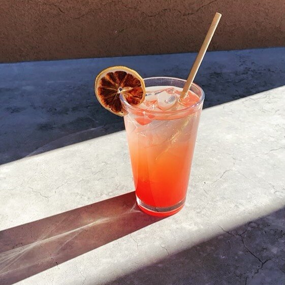 🍊 a little slice of summer in the dead of winter 🌞 come by for a tasty cranberry persimmon shrub made with @spellbound_syrups shrub syrup and a dream of warmer days ☁️
