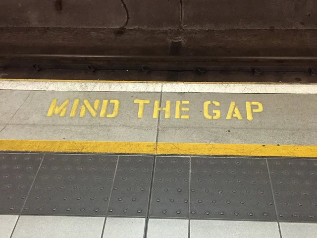 mind-the-gap-882368_640.jpg