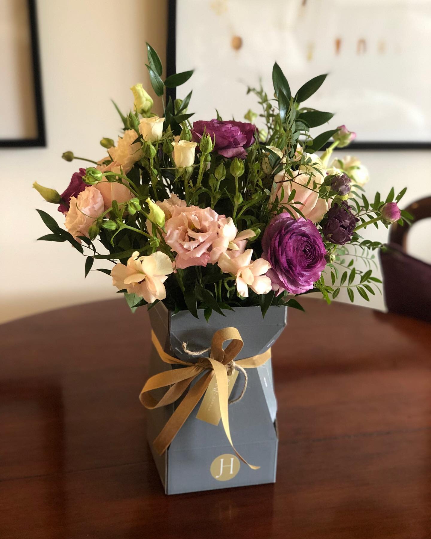 Gorgeous soft pinks &amp; plum on the flower menu this week, but don&rsquo;t delay in placing your order, when they&rsquo;re gone, they&rsquo;re gone 🌷 .
.
.
#jh_floraldesign #stratforduponavon #wreaths #florist #flowers #flowersinstagram #floraldes