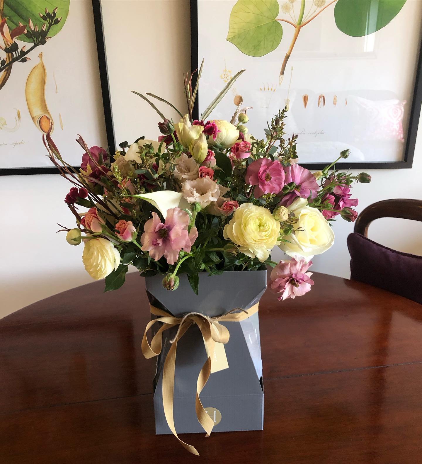 Antique pinks &amp; creams on the flower menu this week 💕 .
.
.
#jh_floraldesign #florist #stratfordflorist #shoplocal #smalllocalbusiness #flowers #giftbouquets #bouquets #weddingflorist #funeralflowers #forestofdean #corporateflowers #supportlocal