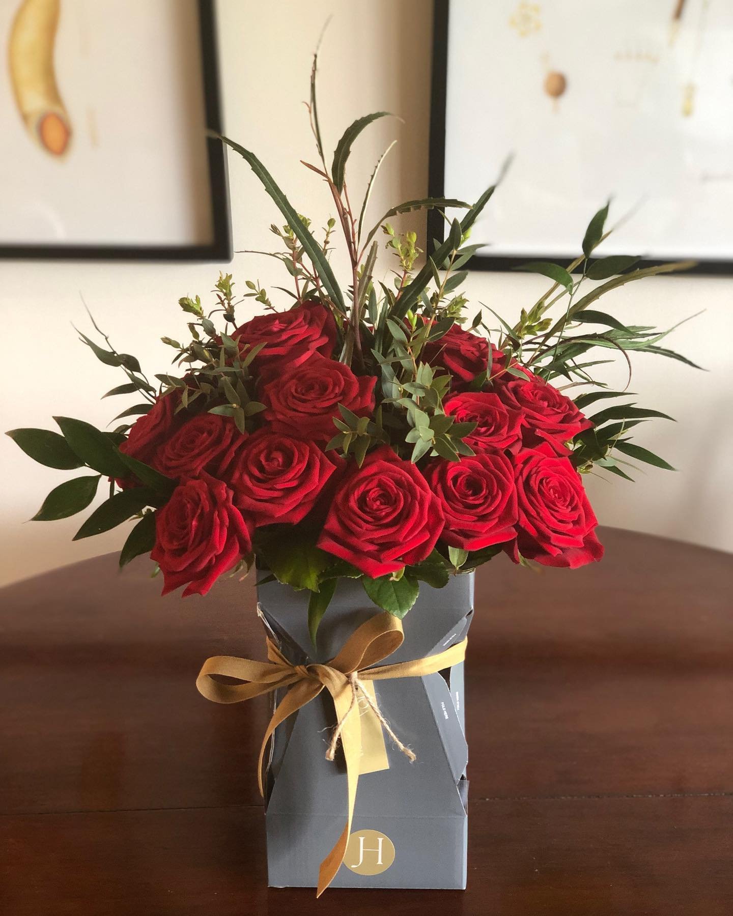 Gorgeous velvety red Roses to celebrate a wedding anniversary today🌹 .
.
.
#jh_floraldesign #florist #stratfordflorist #shoplocal #smalllocalbusiness #flowers #giftbouquets #bouquets #weddingflorist #funeralflowers #forestofdean #corporateflowers #s