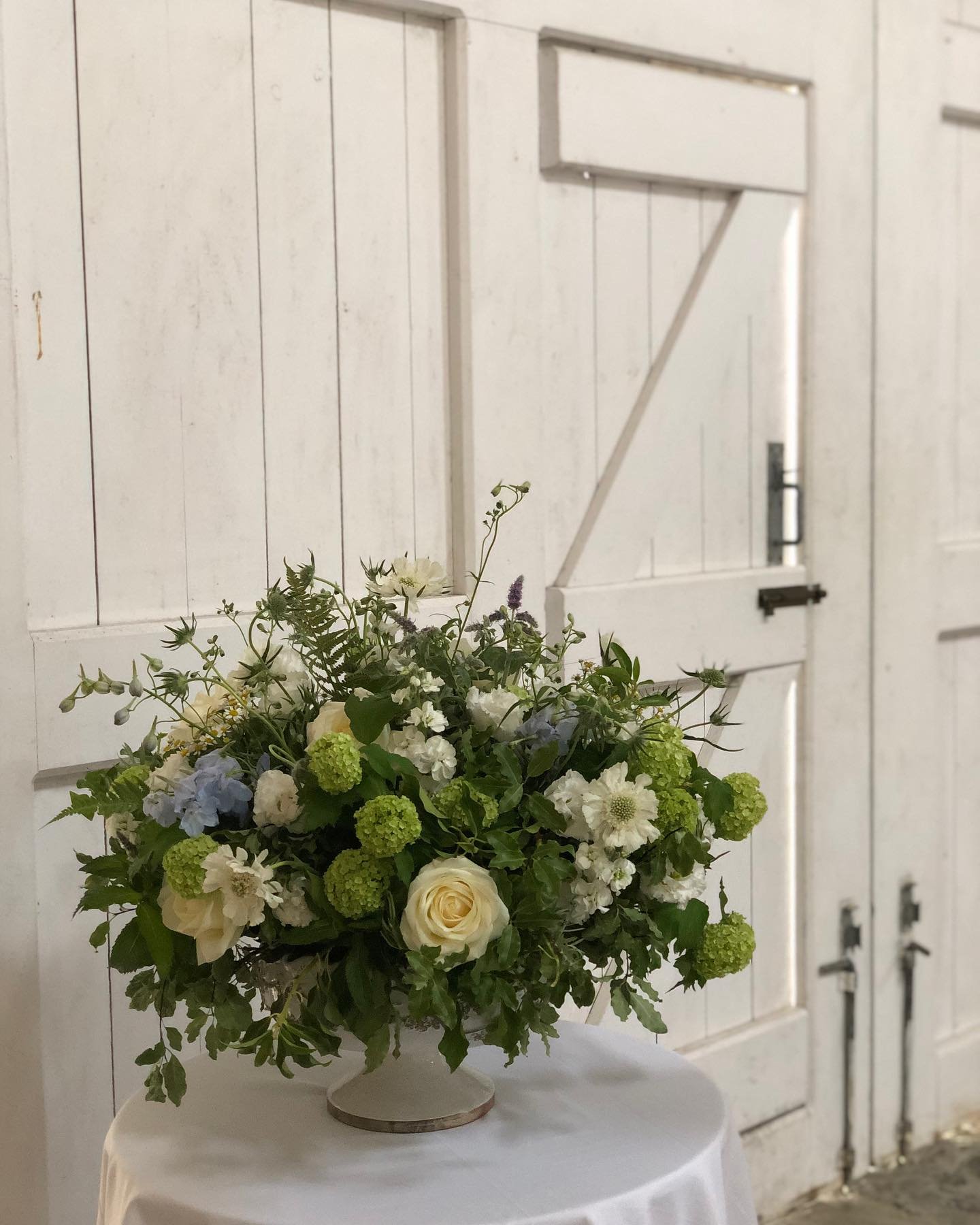 Such a pleasure to create for Chloe &amp; Caspian yesterday.  I hope you both had an amazing day, many congratulations 🥂 .
.
.
#jh_floraldesign #florist #shoplocal #smalllocalbusiness #flowers #giftbouquets #bouquets #weddingflorist #supportlocal #w