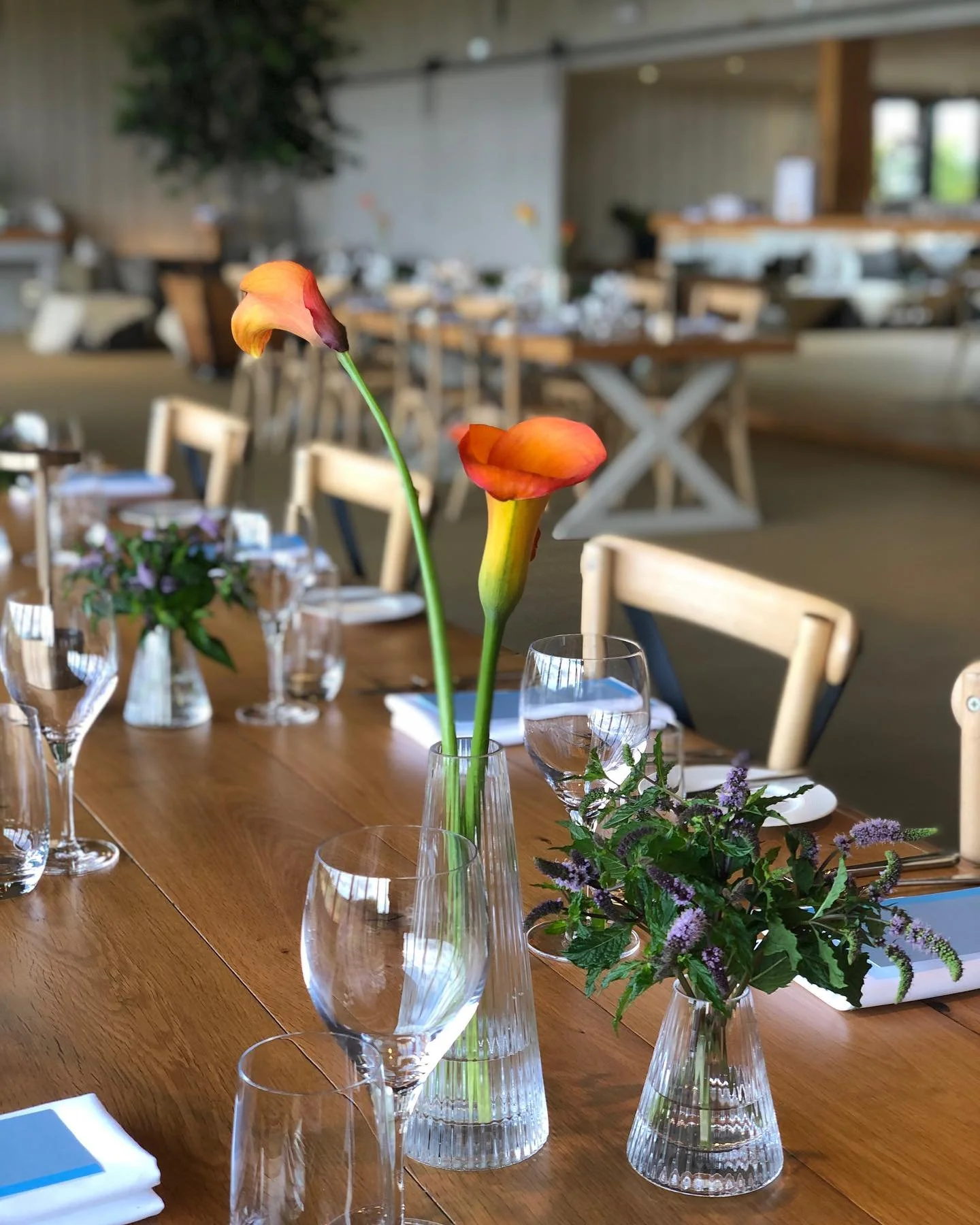 Corporate dressing at the gorgeous @primrosehillfarm - always a pleasure&hellip; 
.
.
.
#jh_floraldesign #smalllocalbusiness #florist #flowers #supportlocal #weddingflorist #corporateflowers #gloucestershire #warwickshire #oxfordshire