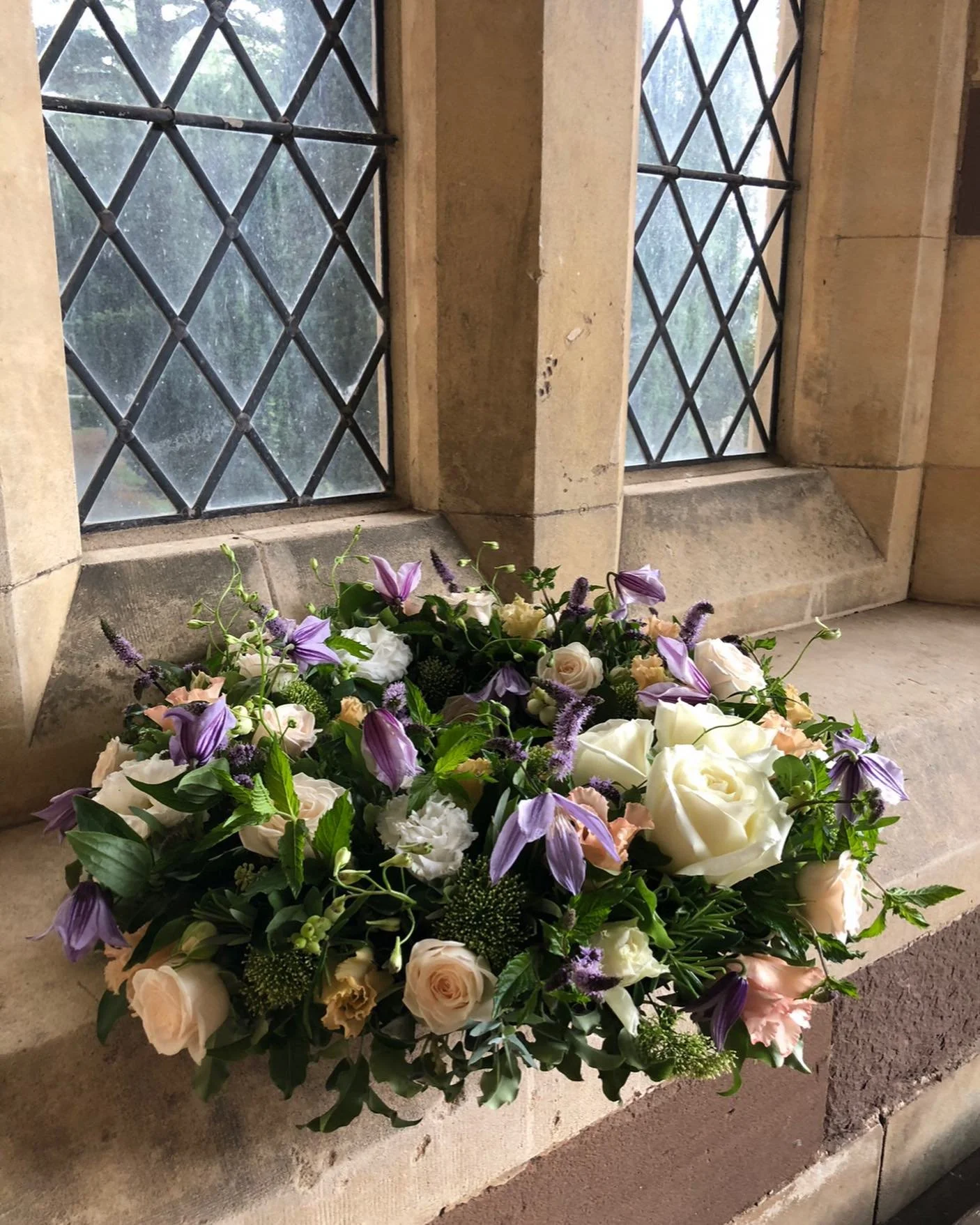 A floral wreath recently created to say goodbye to a special lady&hellip; 
.
.
.
#jh_floraldesign #smalllocalbusiness #florist #flowers #supportlocal #funeralflowers #stratforduponavon #forestofdean #gloucestershire #warwickshire