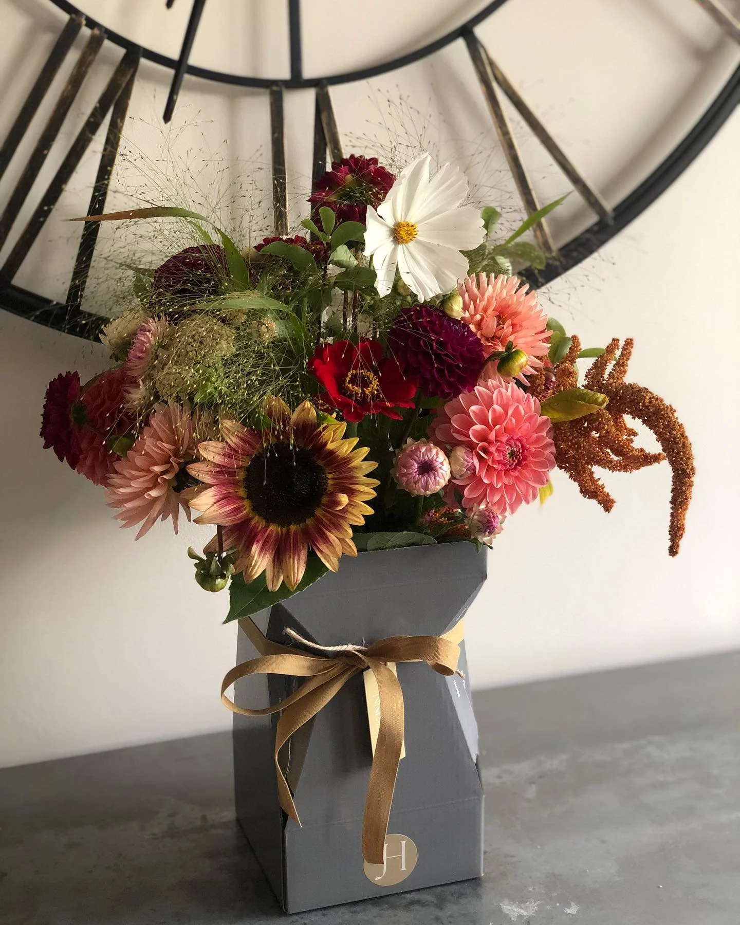Bouquet of gorgeous locally grown seasonal British flowers to celebrate a 1st wedding anniversary 🍂🥂 .
.
.
#jh_floraldesign #florist #stratfordflorist #shoplocal #smalllocalbusiness #flowers #giftbouquets #bouquets #weddingflorist #forestofdean #su