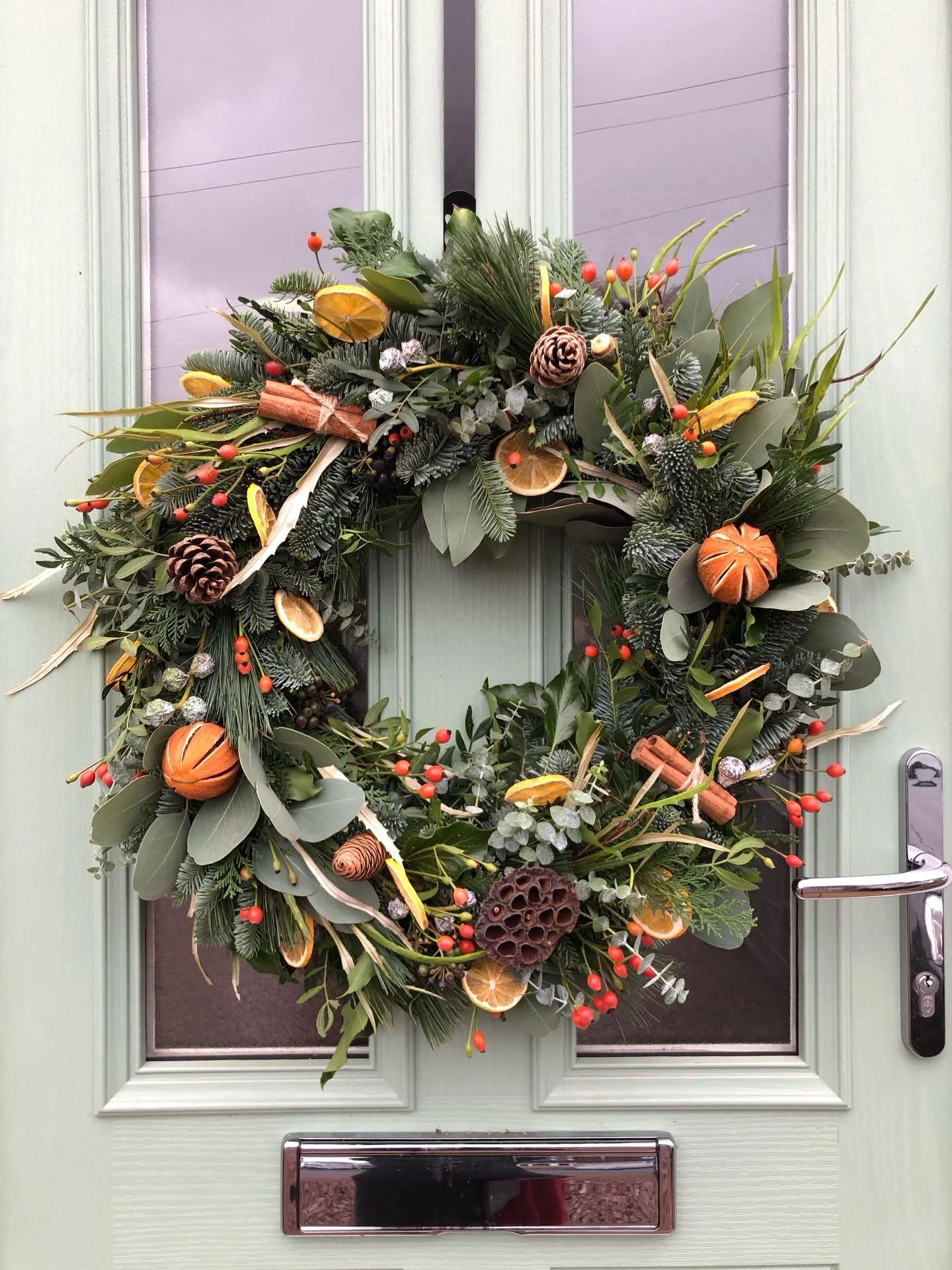 Lots of wreath action here at  @jh_floraldesign - still taking orders but fully booked until 11 December now.  Don&rsquo;t leave it too late to secure your wreath this year 🎄.
.
.
#jh_floraldesign #florist #shoplocal #smalllocalbusiness #flowers #fo