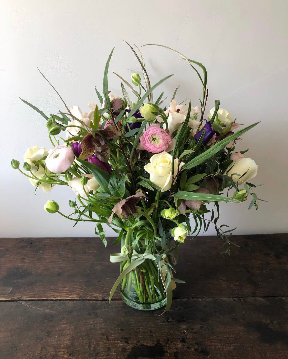 Christmas bouquets, vase arrangements and table centrepieces now available to order for delivery on 23rd December in and around Stratford upon Avon, Banbury, Forest of Dean, Gloucester &amp; Cheltenham! Order online or call/message me on 07769 722164