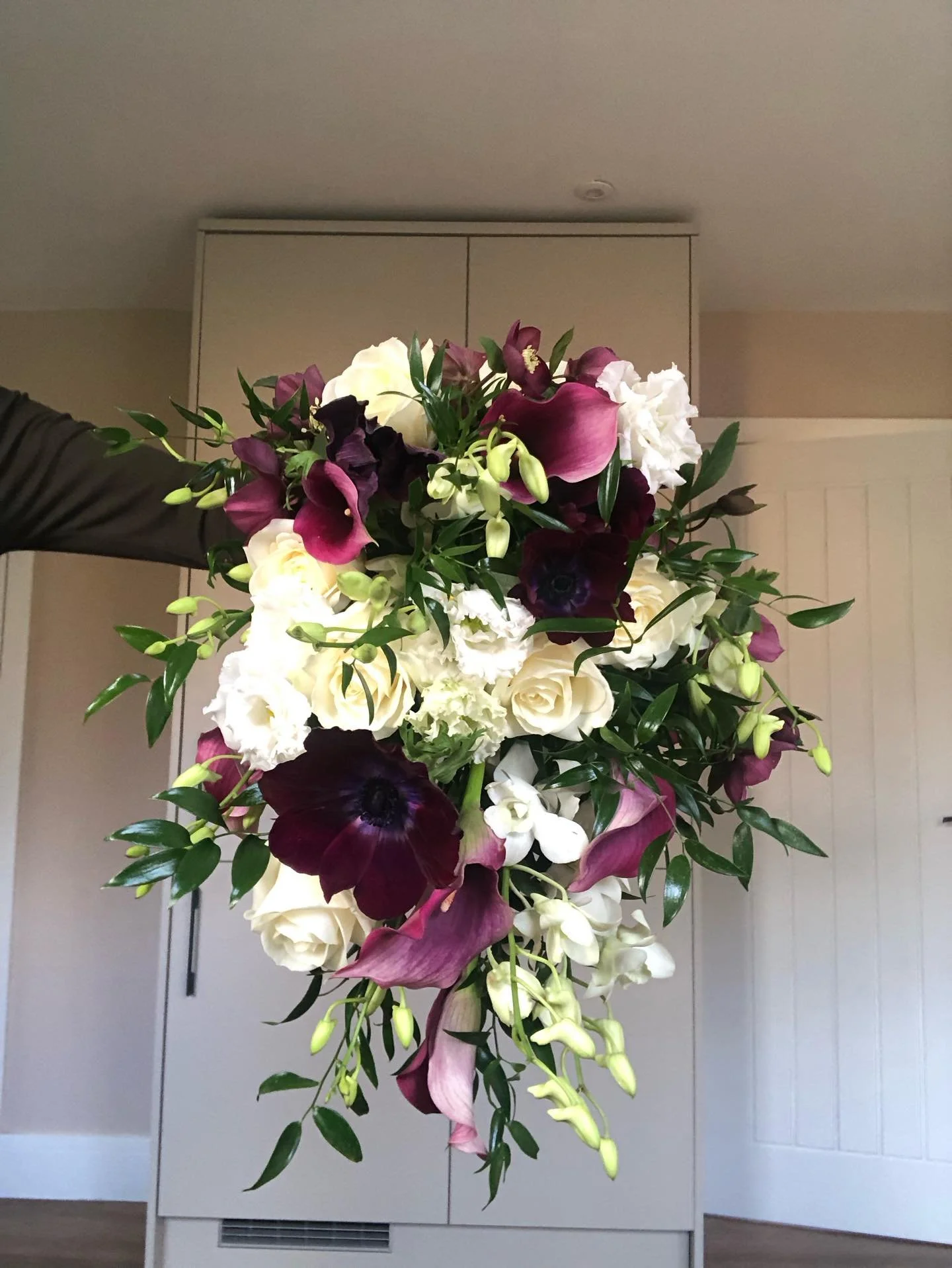 My first Bridal Bouquet of the year, and what a beauty! A Trailing Bouquet for the lovely Libby @clearwellcastle - Congratulations both, I hope you had an amazing day! 🥂.
.
.
#jh_floraldesign #florist #gloucestershire #thecotswolds #warwickshire