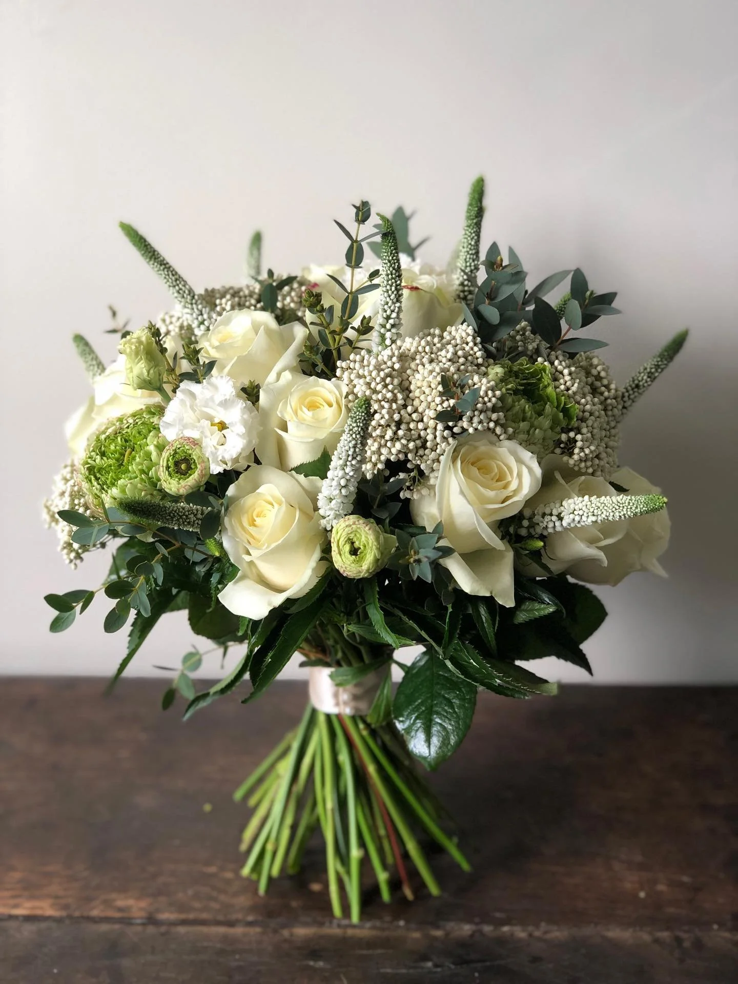A classic bouquet with lots of gorgeous textures for the lovely Natalie @clearwellcastle last week 🥂 
.
.
.
 #weddingflowers #thecotswolds #gloucestershire #warwickshire #jh_floraldesign