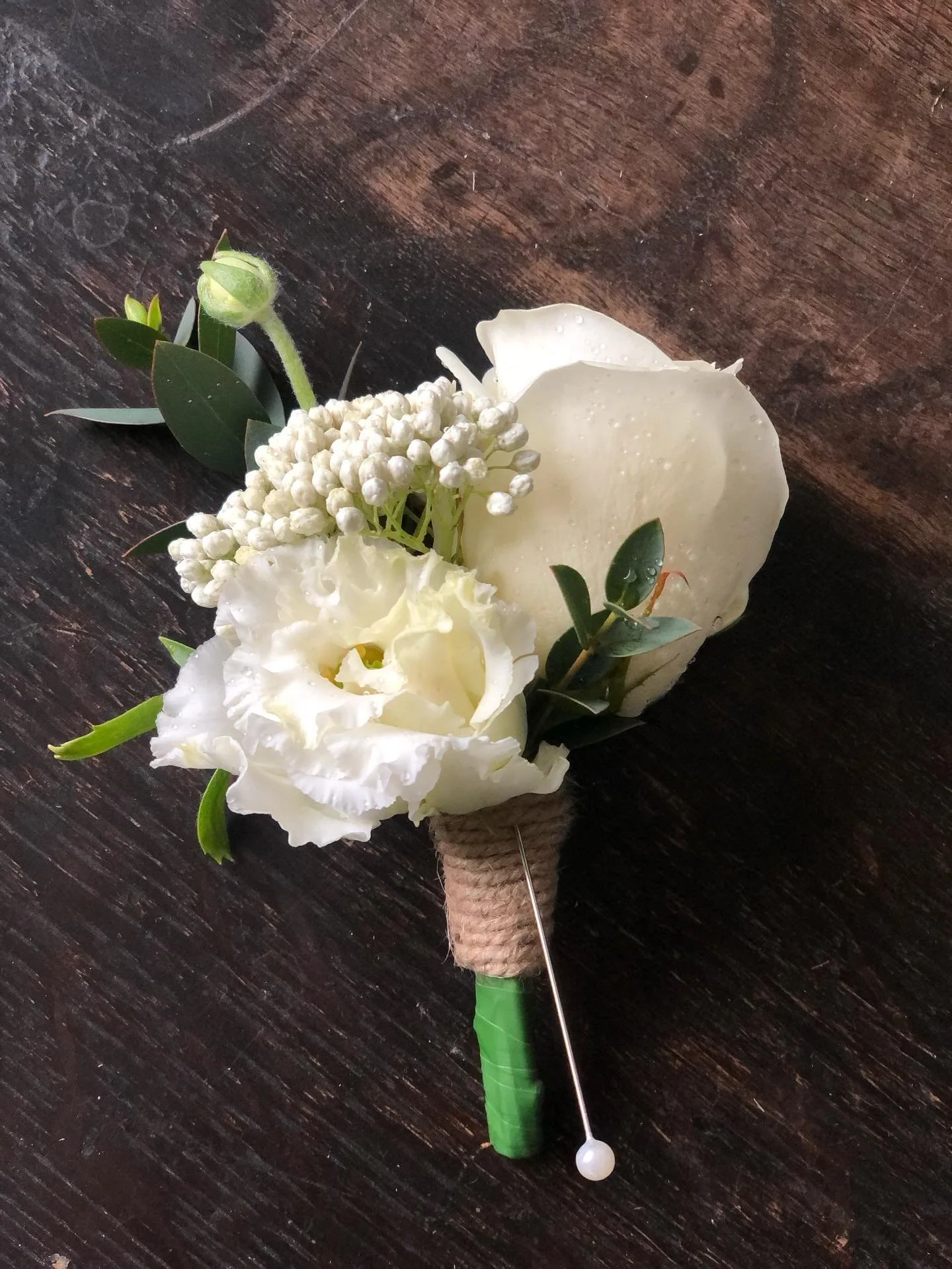 Buttonhole love&hellip; 💕 
.
.
.
#jh_floraldesign #weddingflorist #gloucestershire #thecotswolds #warwickshire