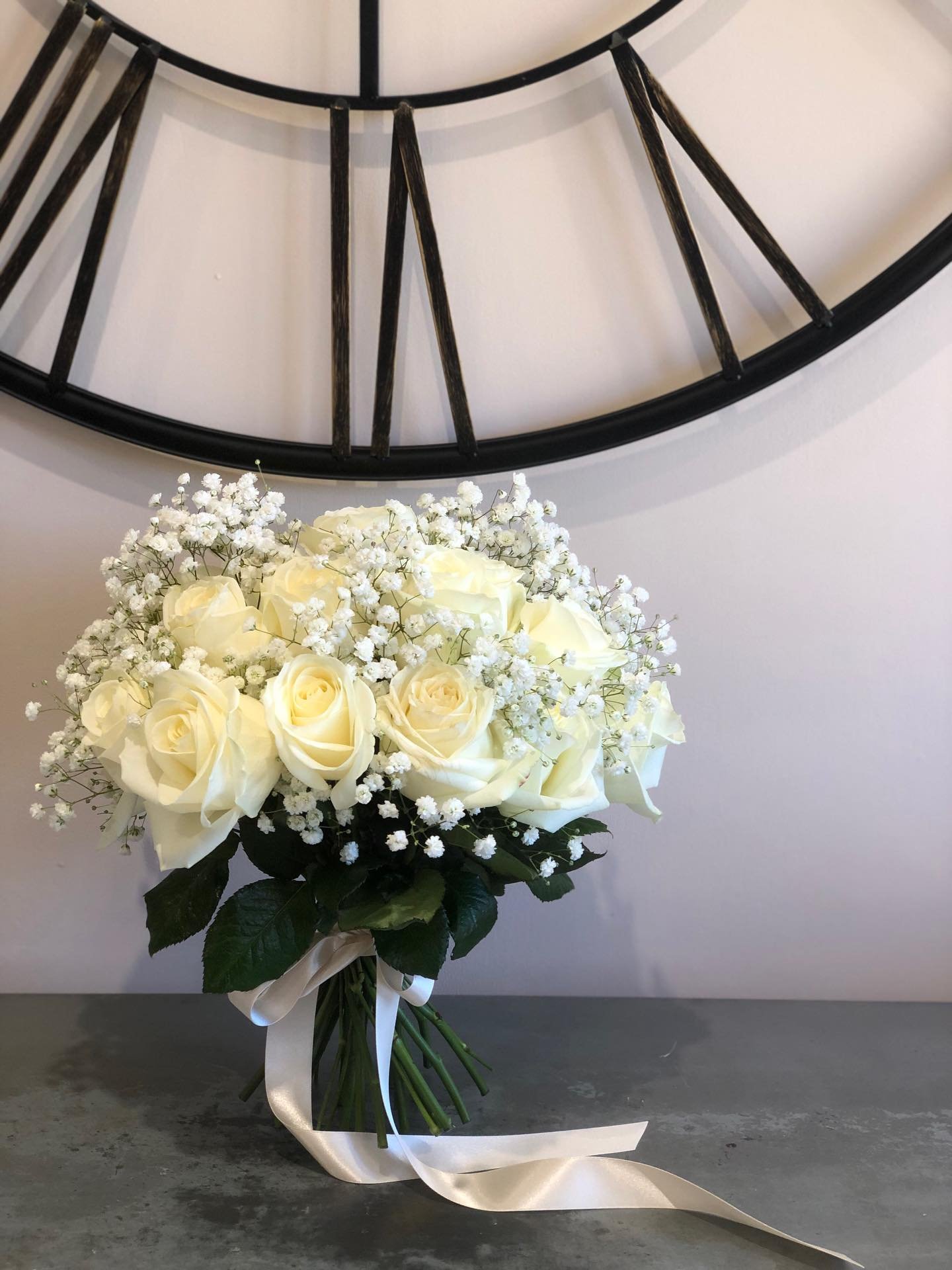 A classically elegant bouquet of Roses &amp; Gypsophila for the lovely Alesha last weekend, and what  glorious weekend it was&hellip; Congratulations both , I hope you had a wonderful day 🥂
.
.
.
#jh_floraldesign #weddingflorist #warwickshire #glouc