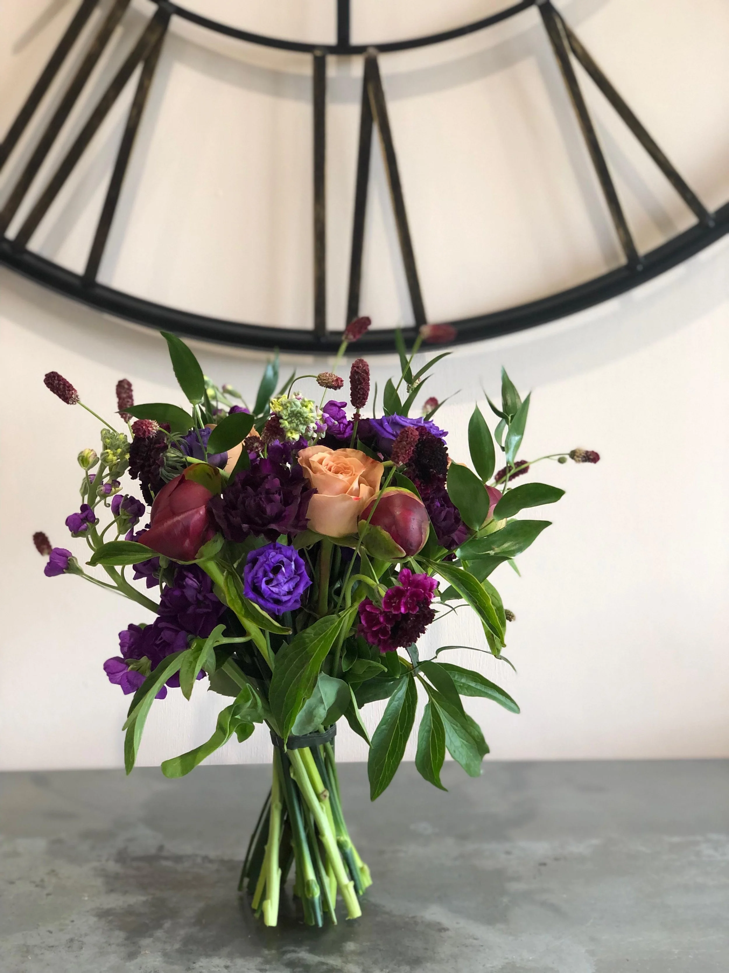 I would happily carry this Bridemaid&rsquo;s Bouquet ALL day 🥰 🥂 
.
.
.
#jh_floraldesign #weddingflorist #gloucestershire #thecotswolds #warwickshire