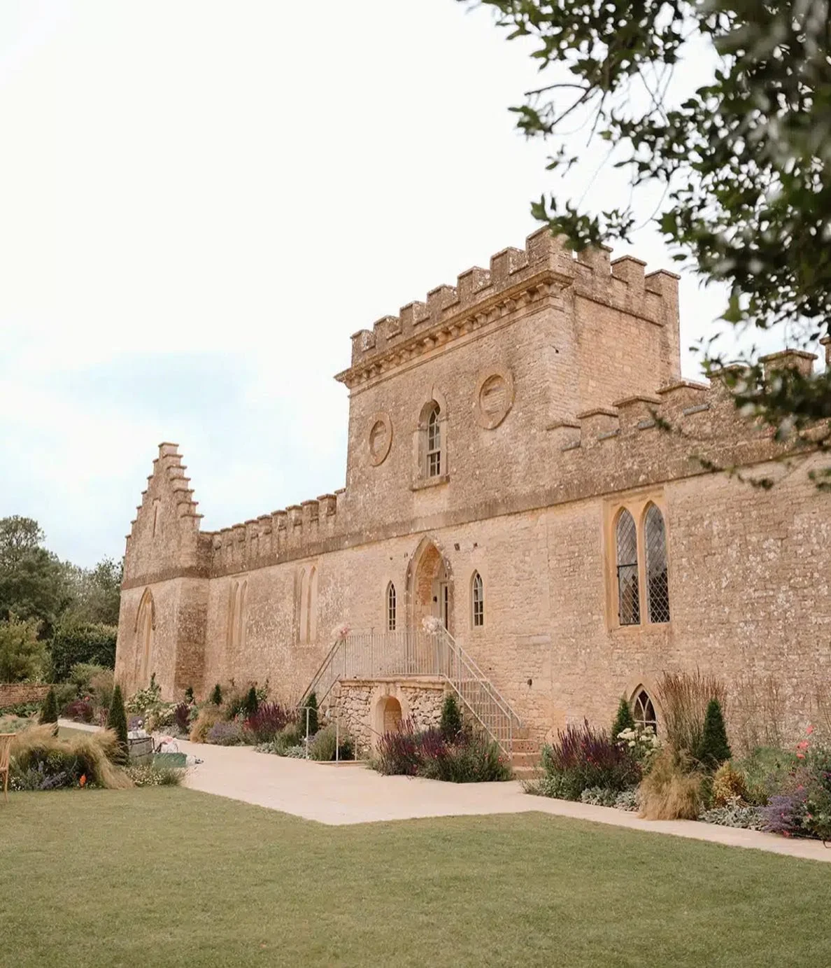 Super excited to be planning a fabulous wedding at this gorgeous new venue - @yardspaceivylodge and so good to be back at Cirencester Park, happy memories&hellip;! I can&rsquo;t wait for this one, it&rsquo;s going to be amazing! 🥂
.
.
.
#weddingflor