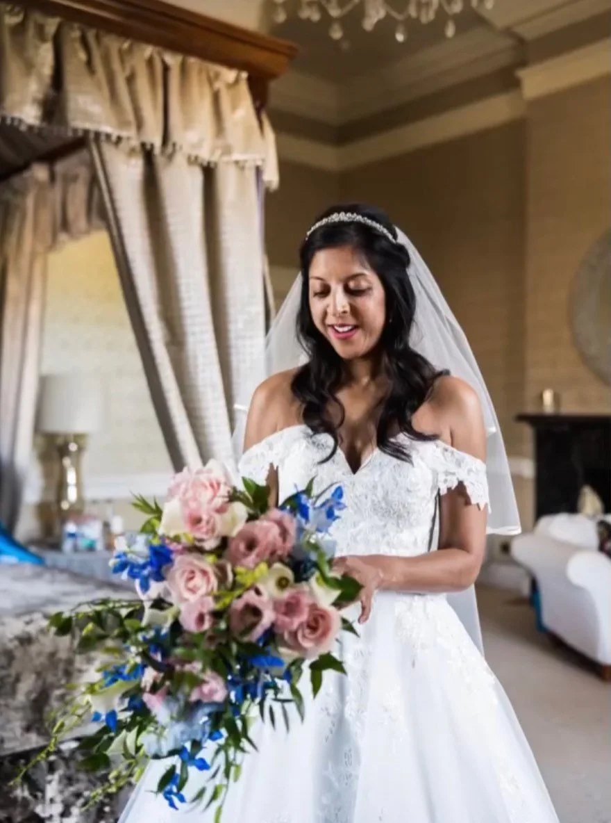 Gorgeous photo of Aruna &amp; her bouquet yesterday @clearwellcastle courtesy of the very talented @darren_thomas_photography - thanks Darren 🥂 
.
.
.
#weddingflorist #gloucestershire #thecotswolds #warwickshire #bridalbouquets