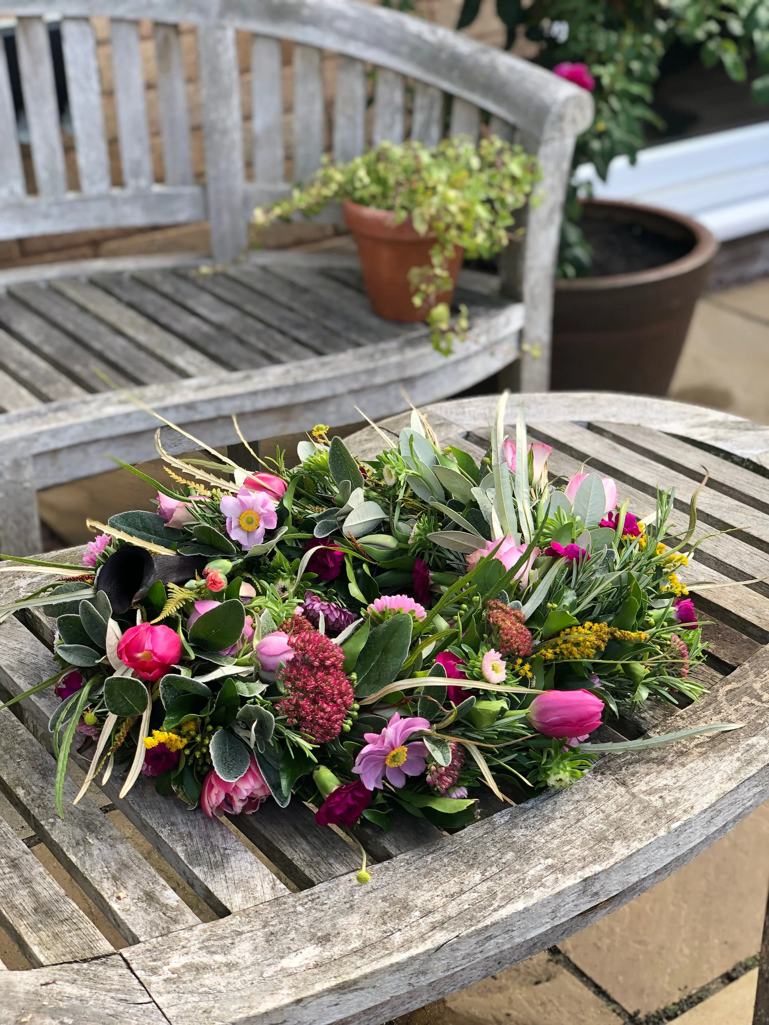 100% eco memorial wreath created for a special client @sunrisingnaturalburial - Christmas wreaths are now available to pre-order, including Christmas eco memorial wreaths. See website for options and to order online, or call me on 07769 722164. .
.
.