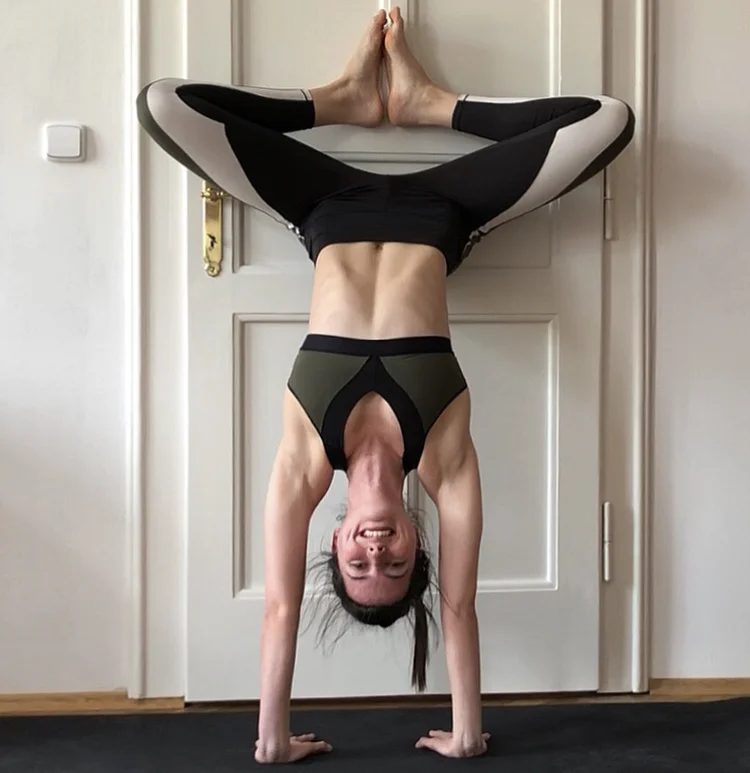 Strong shoulders built at home