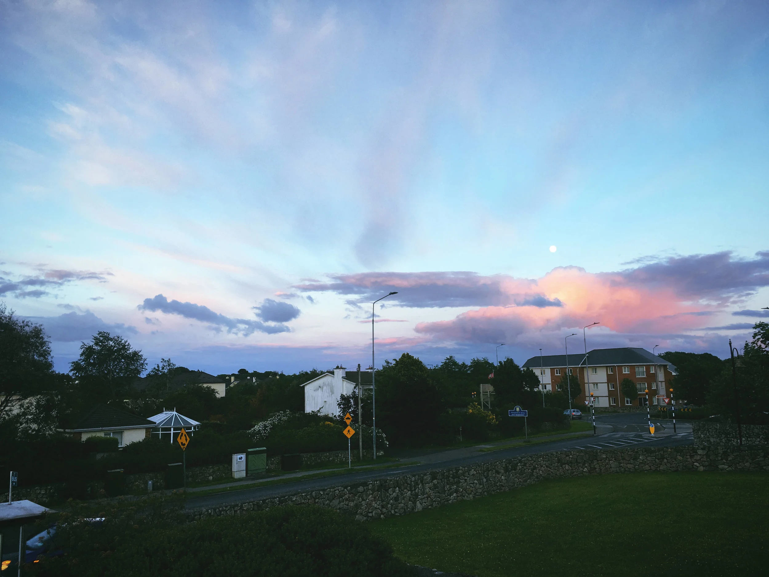 자유의 날들과, 로맨스. 