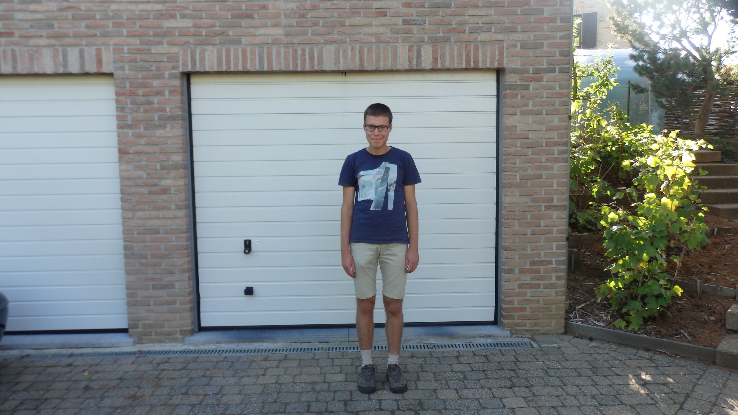   Pieter wil graag de trein nemen   Pieter is een jongeman van 24 uit Leuven. Hij heeft autisme, maar wil volop zelfstandig zijn en overal naartoe met de trein. Hij heeft hierbij enkel wat begeleiding nodig.   Ik ga samen met Pieter op stap!  