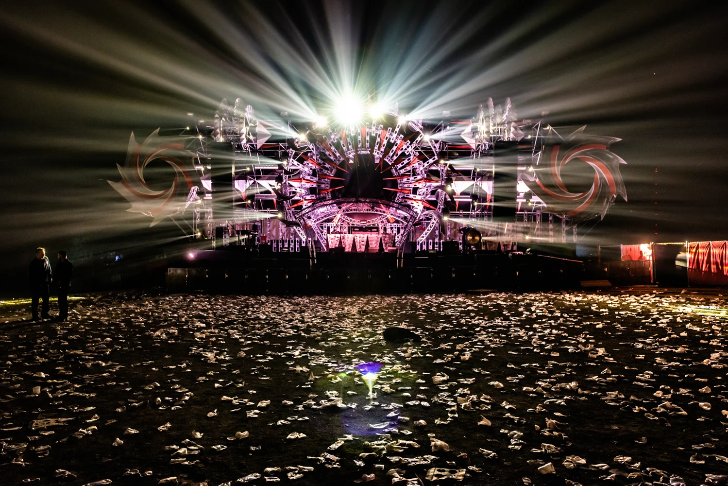 Tanguy van Eeckhoudt 2019 - Trash Rave - 7.jpg