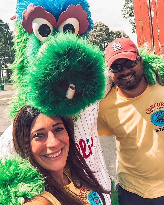 Phillie Phanatic! (Covering up that Cardinals hat!!) .
.
.
.
.
#philliephanatic #phillies #petsintheparkde