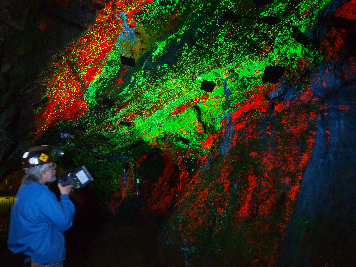 Fluorescence — The Sterling Hill Mining Museum