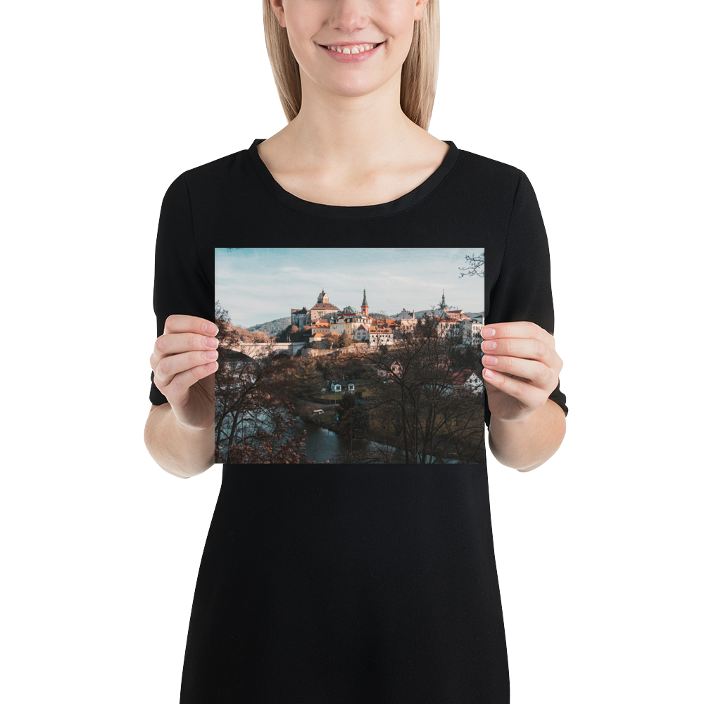 _locket1_mockup_Person_Person_8x10.png