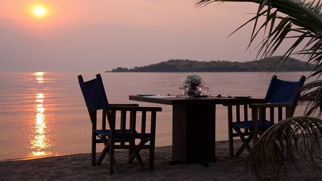Lake Shore Lodge Tz - Lake Tanganyika - Cuisine - Romantic dinner at the water's edge.jpg