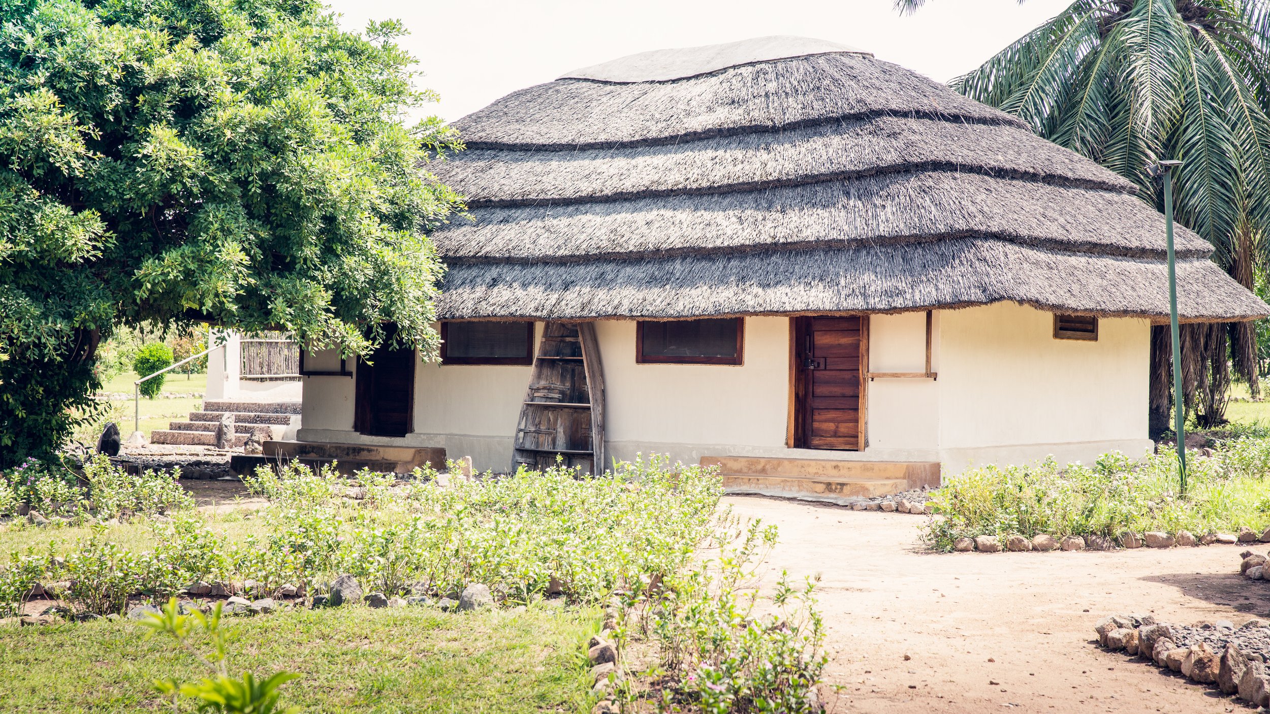 Lake Shore Lodge Lake Tanganyika - Tanzania - Banda 2.jpg