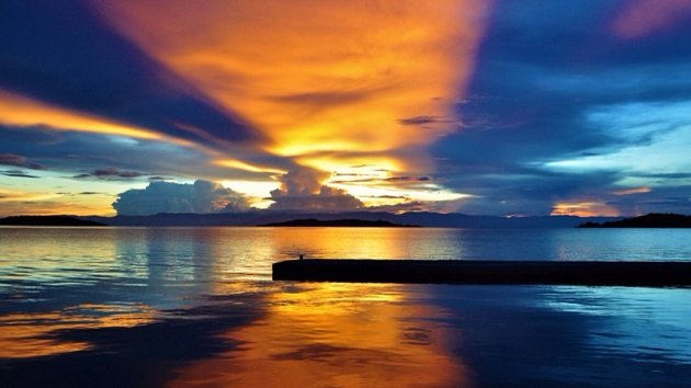 Lake Shore Lodge Tz - Lake Tanganyika - Activities - Sunset Cruise - Blue & yellow sunset.jpg