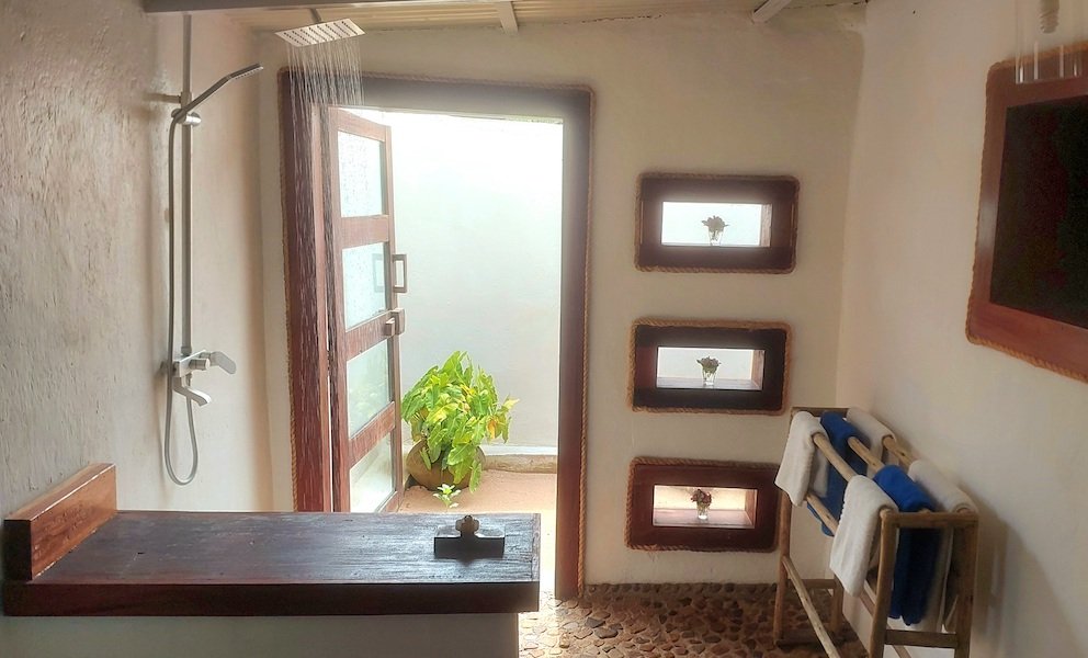 Luxury Banda Zen garden and shower