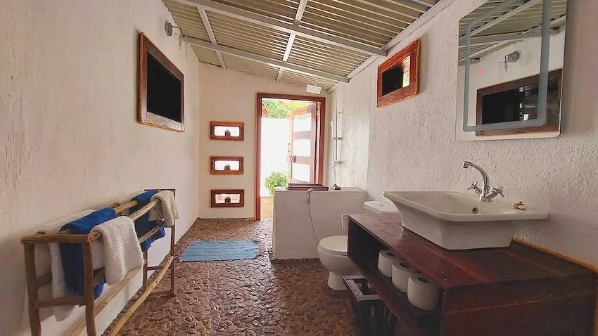 Stylish new Luxury Banda bathroom with Zen garden