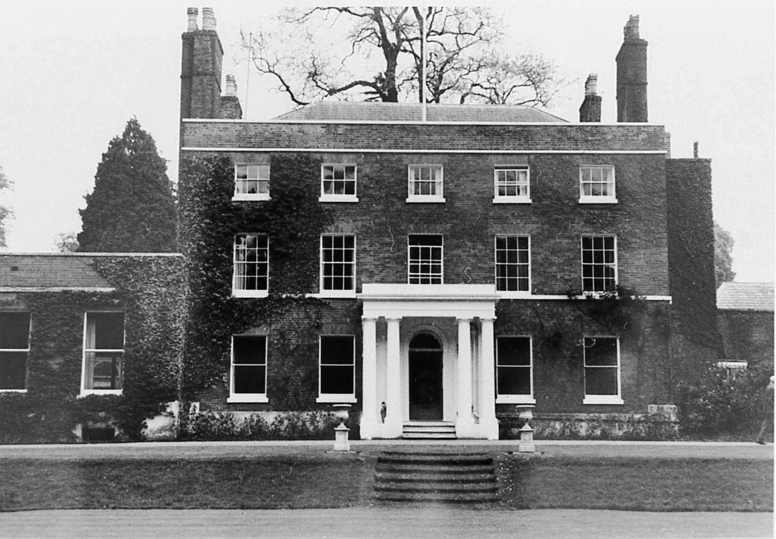 Holden House (No. 12)