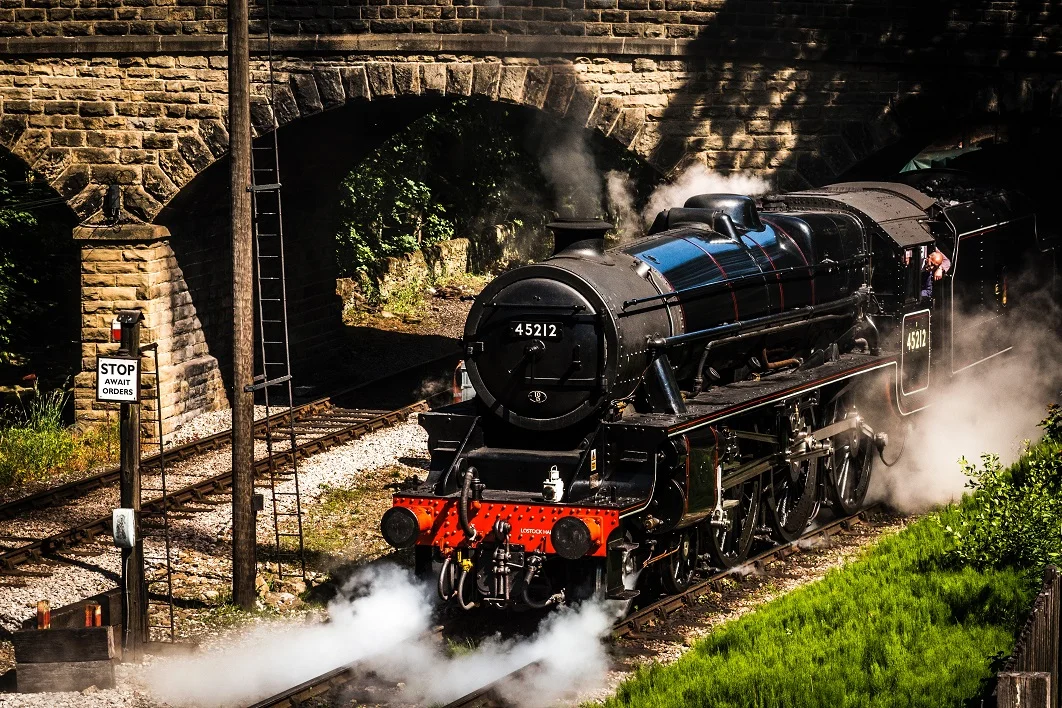 steam train small.jpg