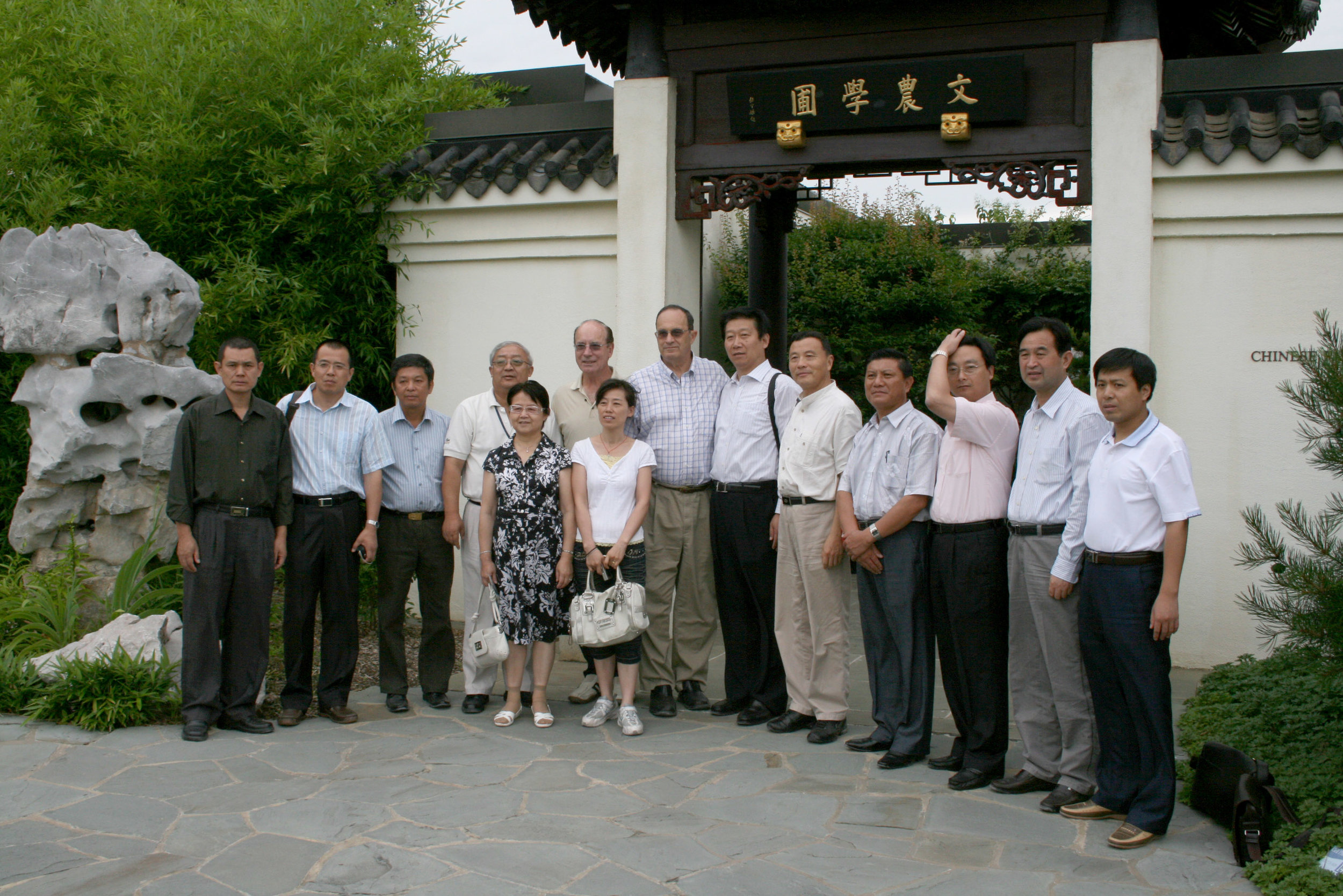 Mr. Changbao Xin (center)