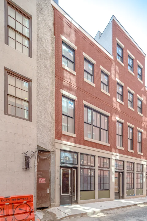 7 Bank St