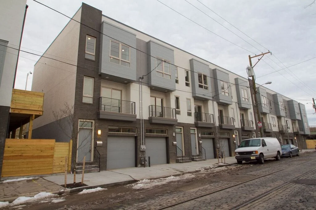 900-28 N Front St