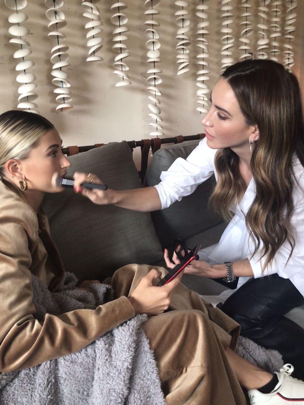 Muse Hailey Baldwin Bareminerals Nikki Deroest Hello