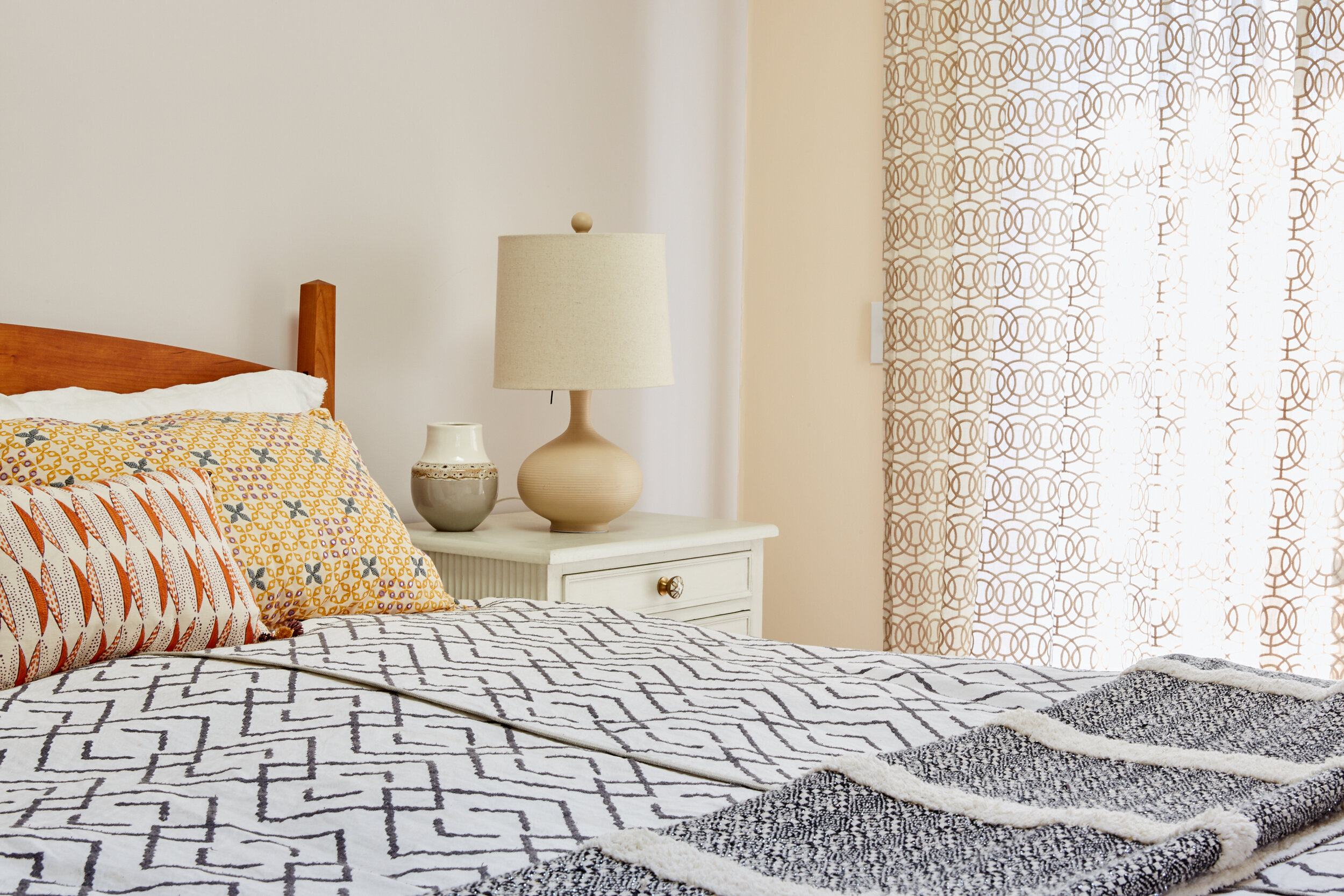 guest roon close.jpg