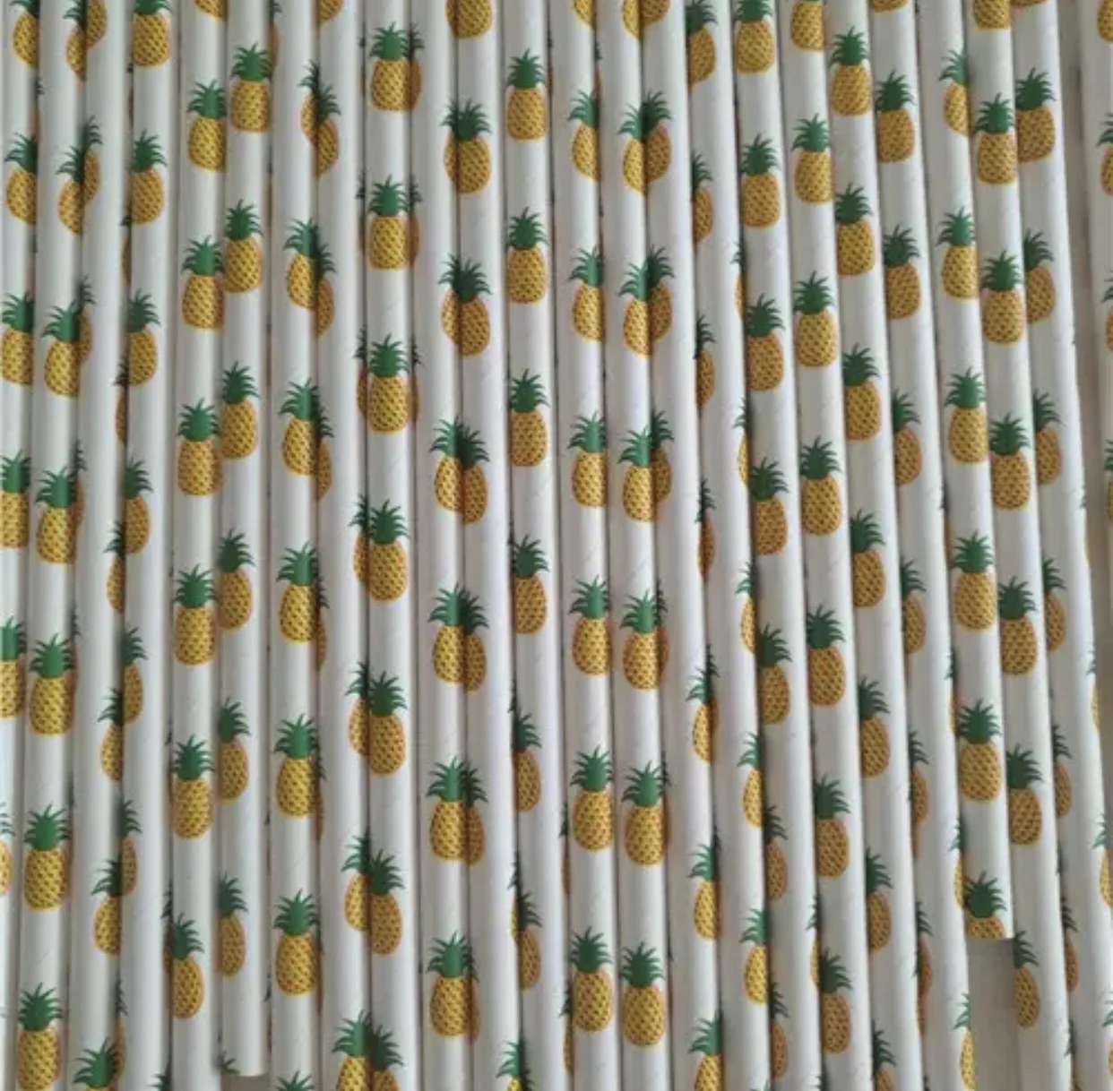 pineapple straw.jpg